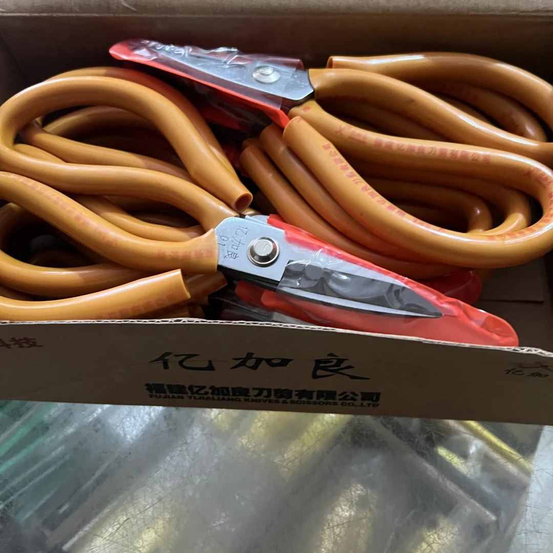 回家继承父母奋斗了三四十年的五金店