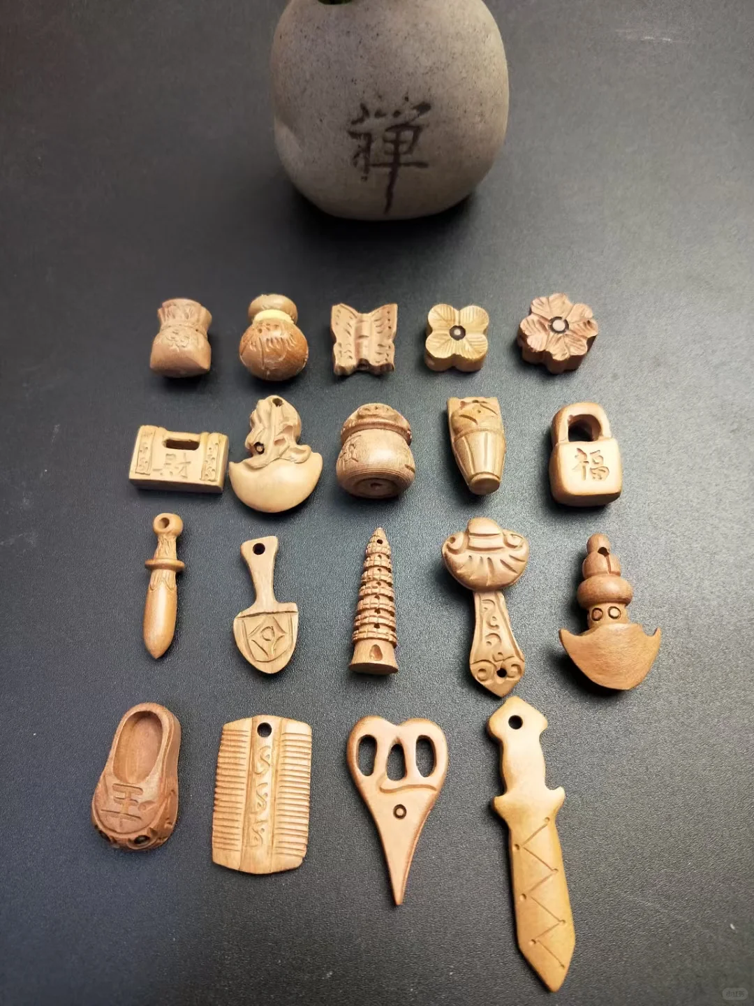 特有意义的桃木小饰品