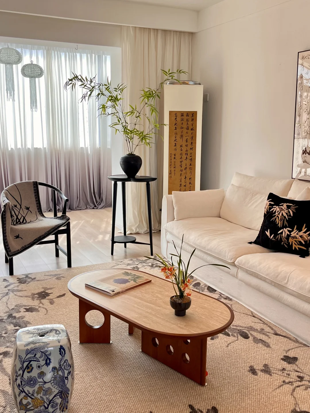 ?天上的风筝在天上飞,水里的鱼儿在水里追