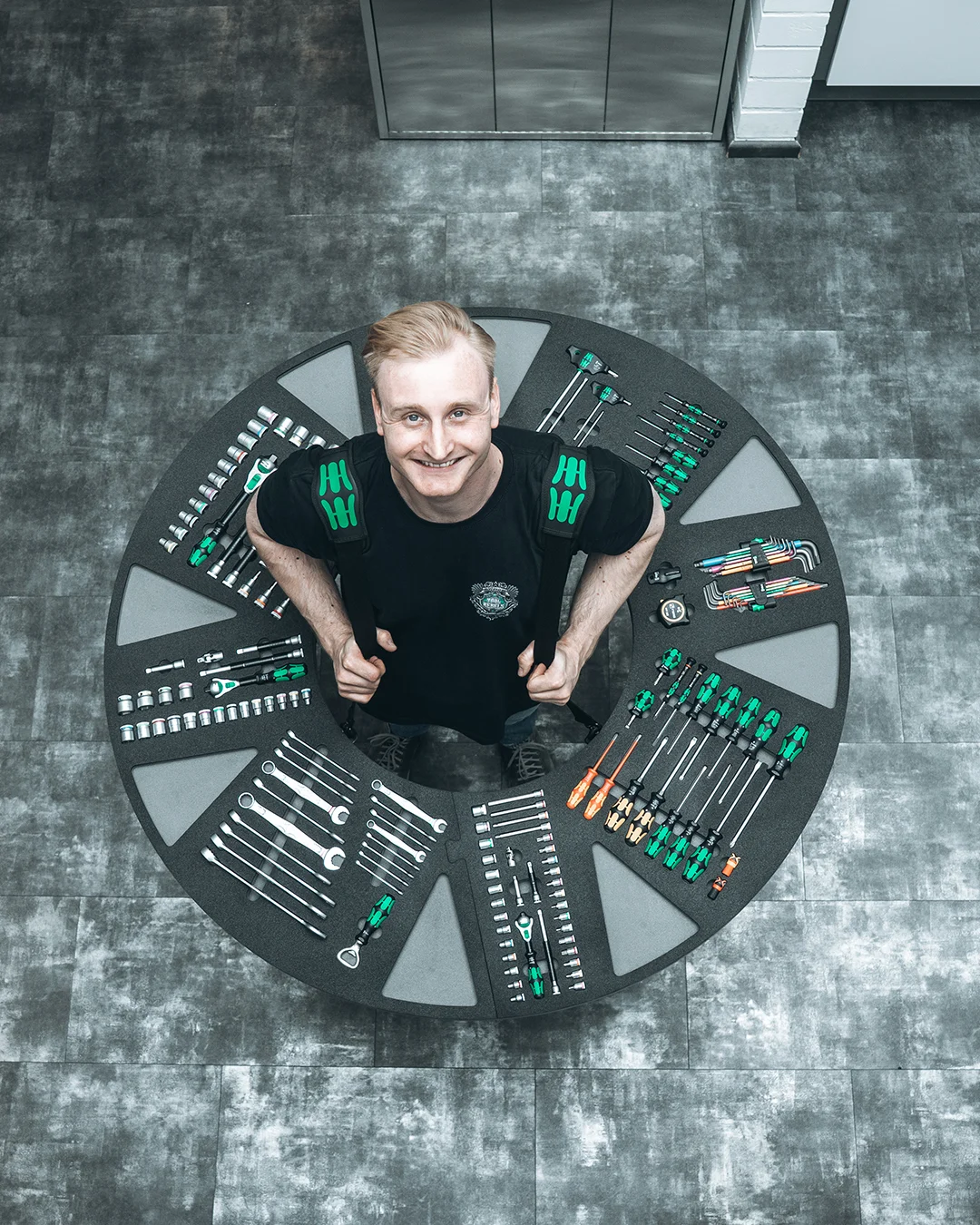 啊…搞什么？工具辣妹装吗…