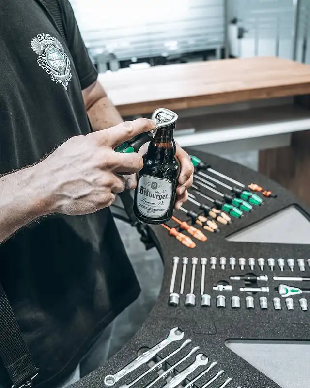 啊…搞什么？工具辣妹装吗…