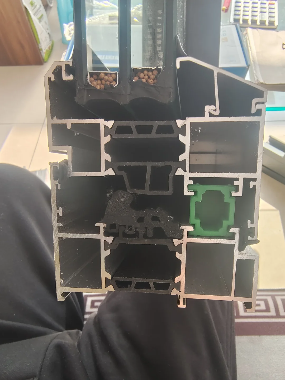 ✨【断桥铝门窗真的值天价?揭秘大品牌的溢