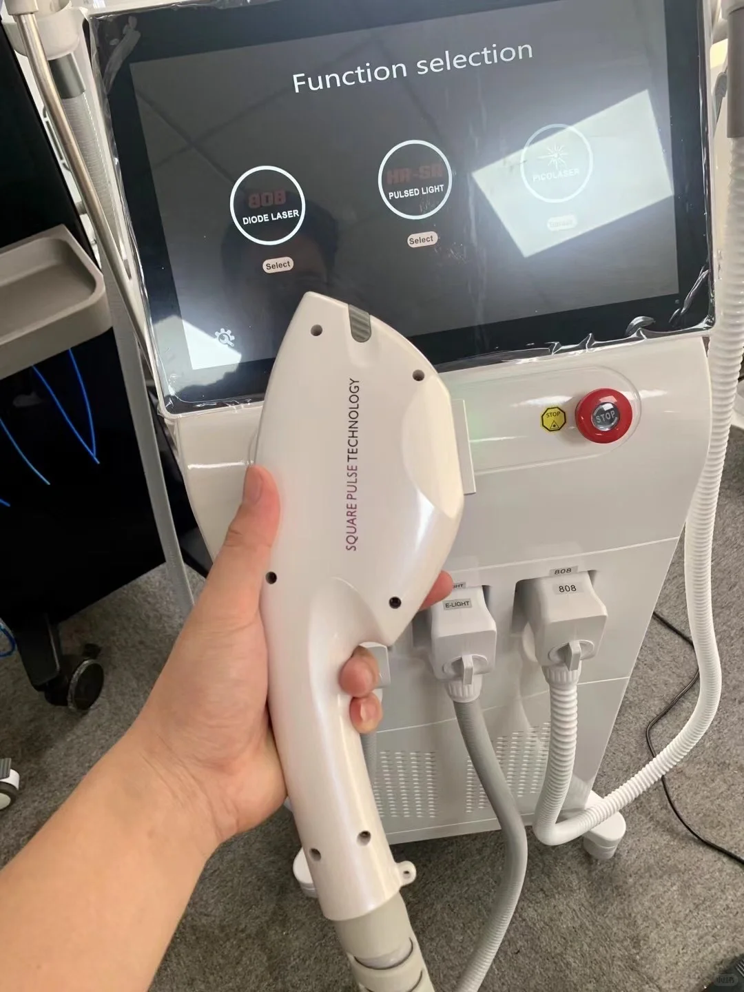 三合一多功能仪器：脱毛、祛斑、嫩肤不在话下