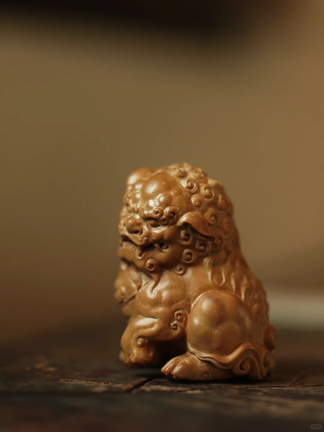 瑞狮端坐，霸气威武