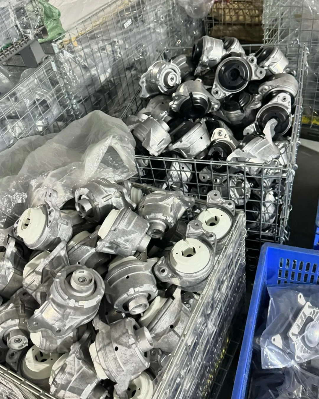 奔驰宝马机脚胶发动机支架工厂供应商