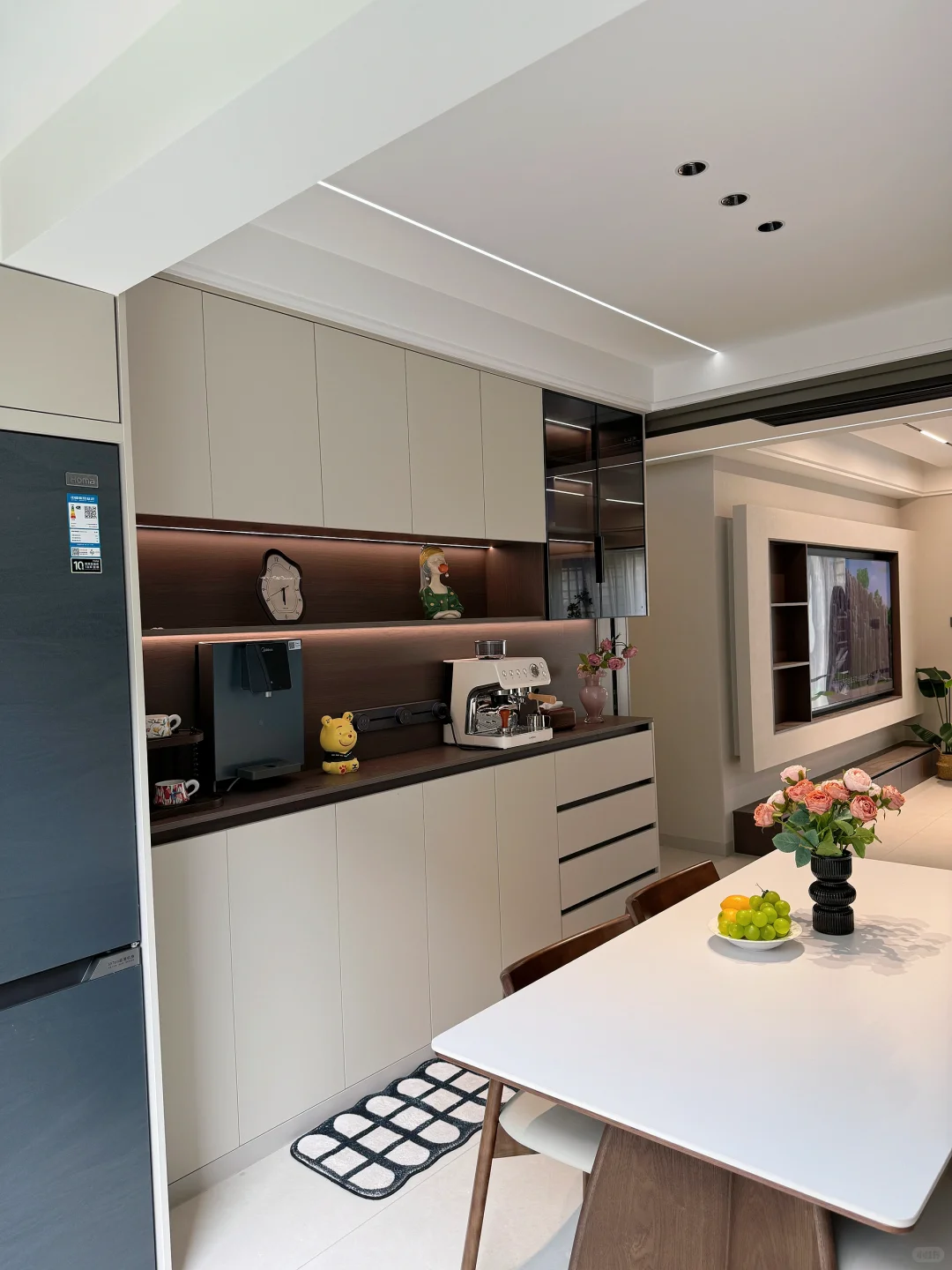 谁懂啊?我家餐边柜配色也太好看了吧！