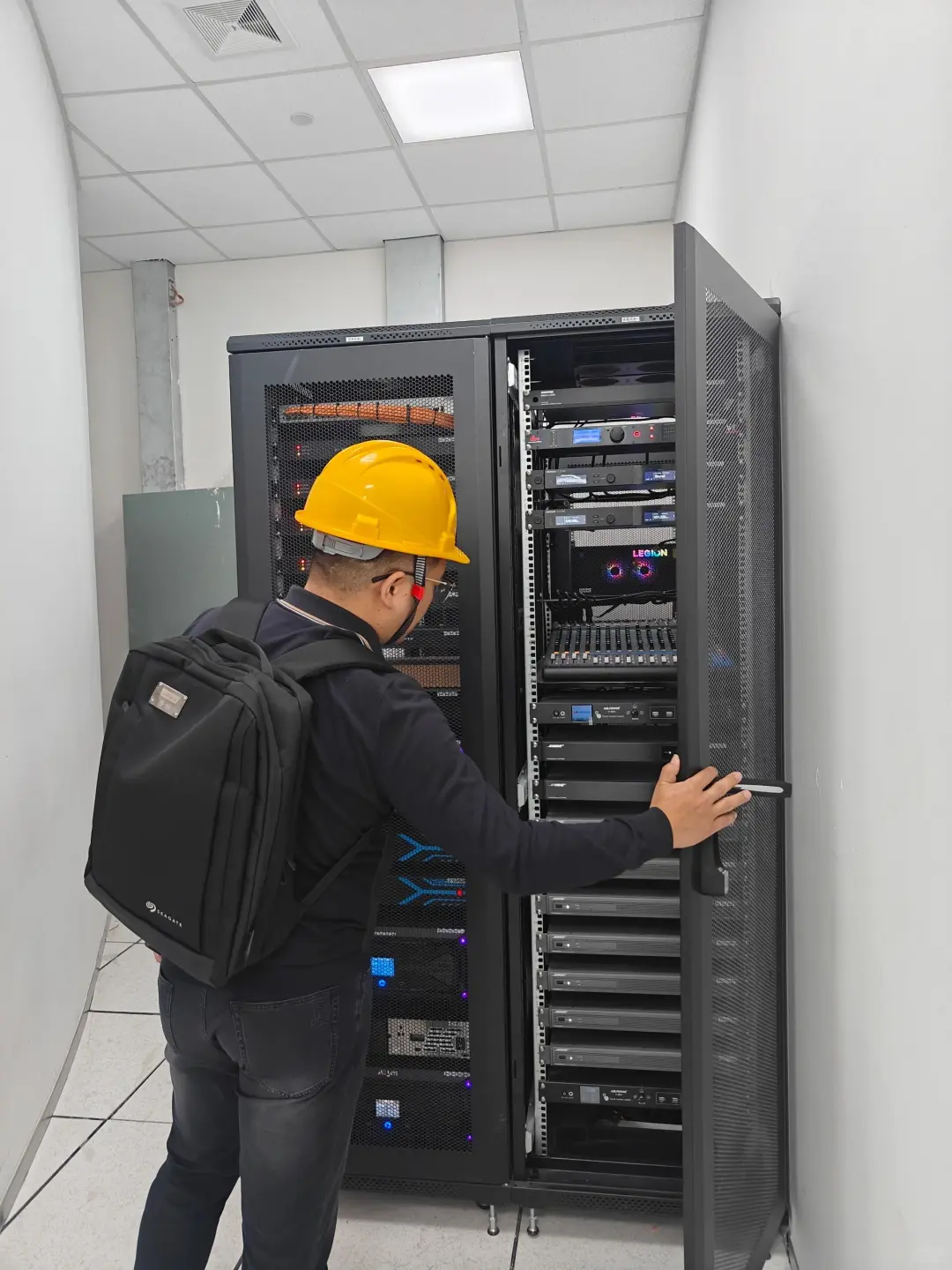 监控摄像头上门安装服务，弱电综合布线，门禁