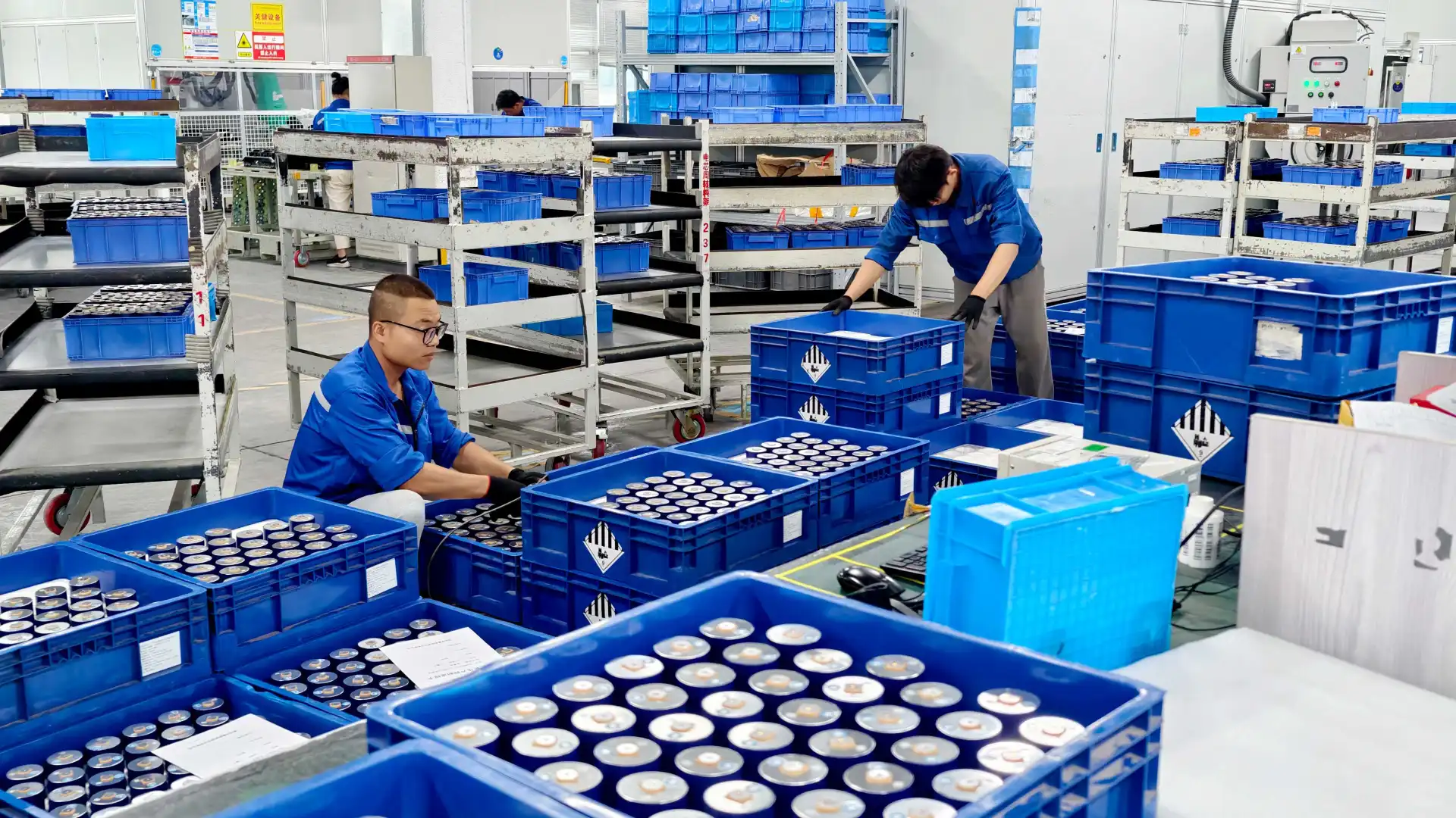 新能源汽车电池 助力“双碳”目标