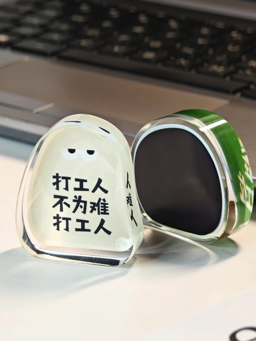 来存一些适合送朋友的奇怪工位小摆件?