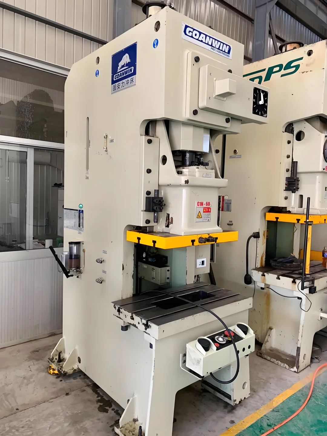 制造业大老板们，帮忙求购30台二手机床设备