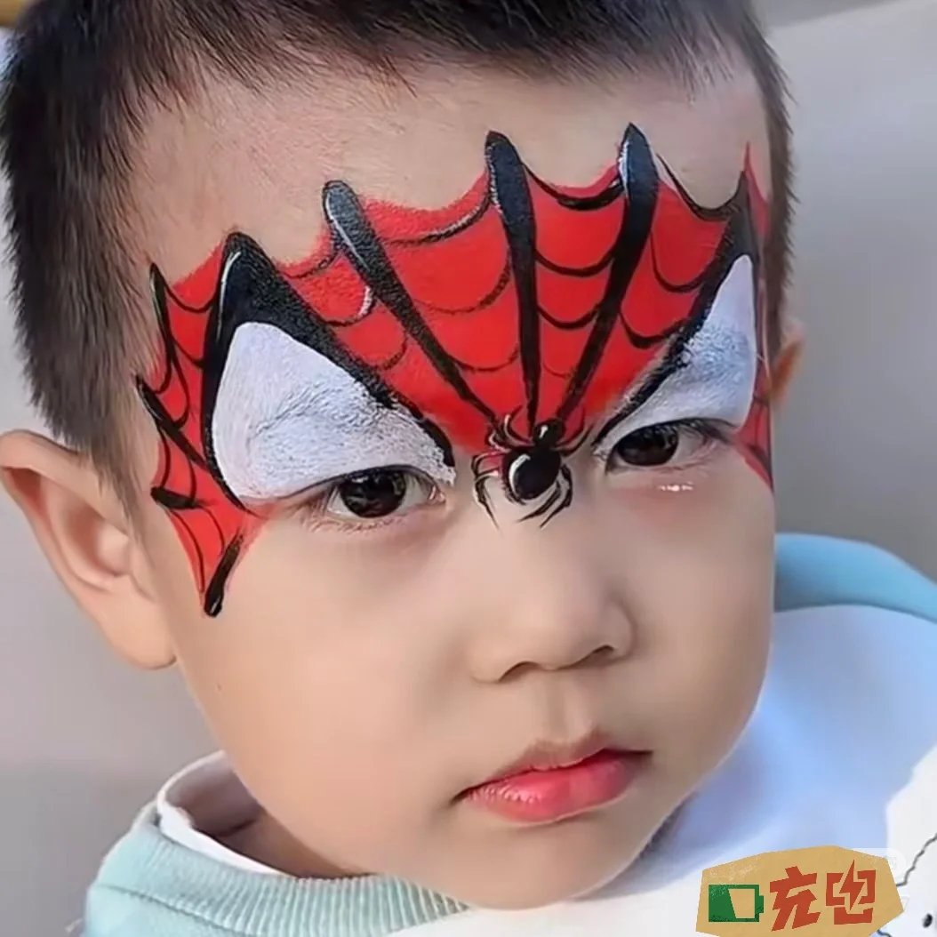 男童面部彩绘图案