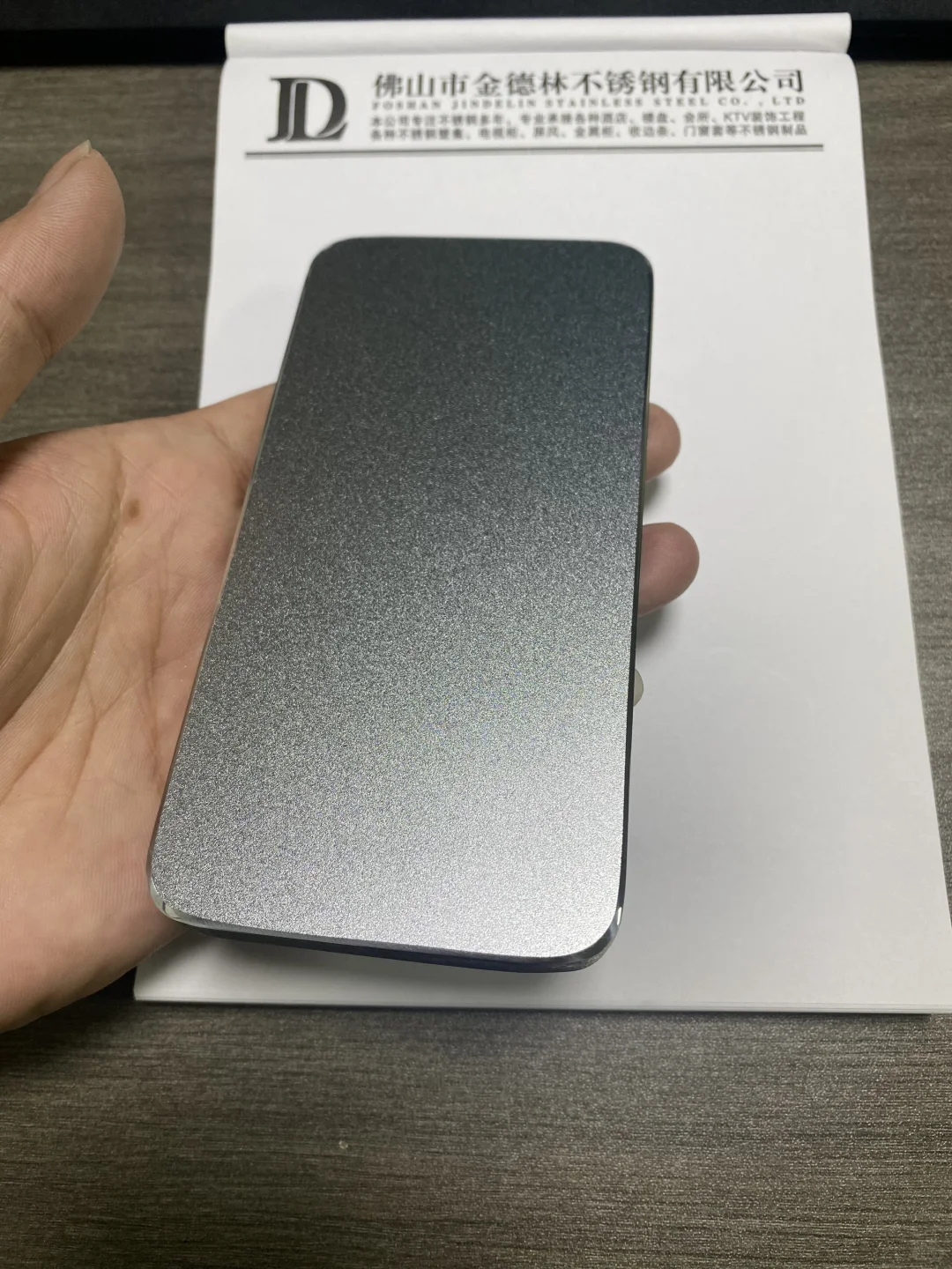 不锈钢台面越来越卷了...