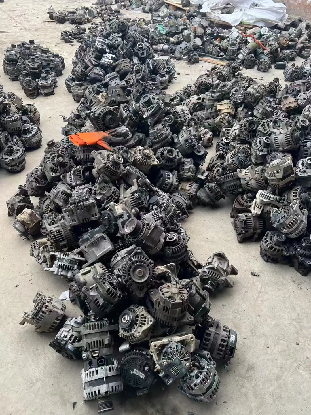 高价回收汽车旧件