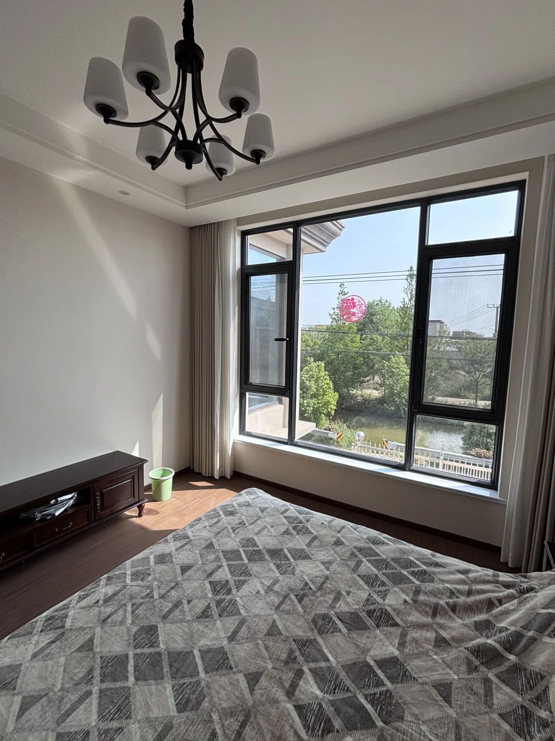 中透LOW-E玻璃落地效果，猜猜玻璃值多少钱？