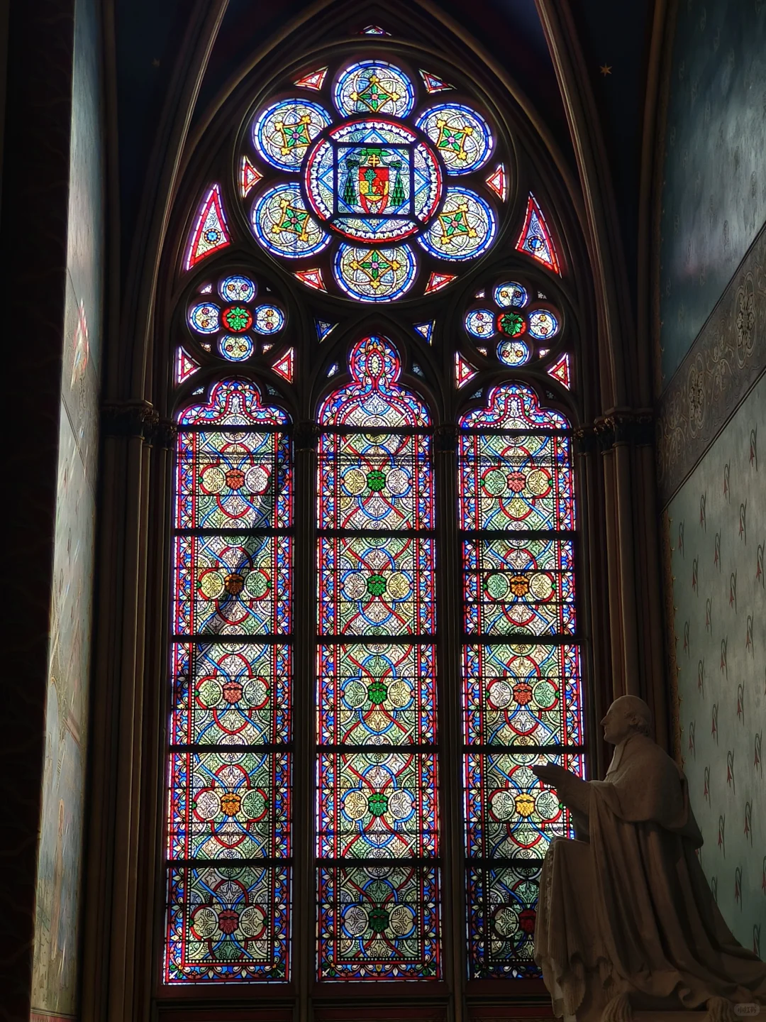 法国巴黎圣母院-玻璃花窗与光下的故事