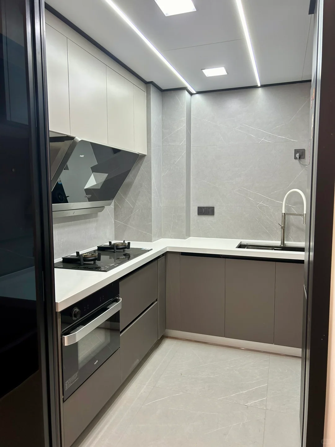 硬装结束，软装未进场前的样子！