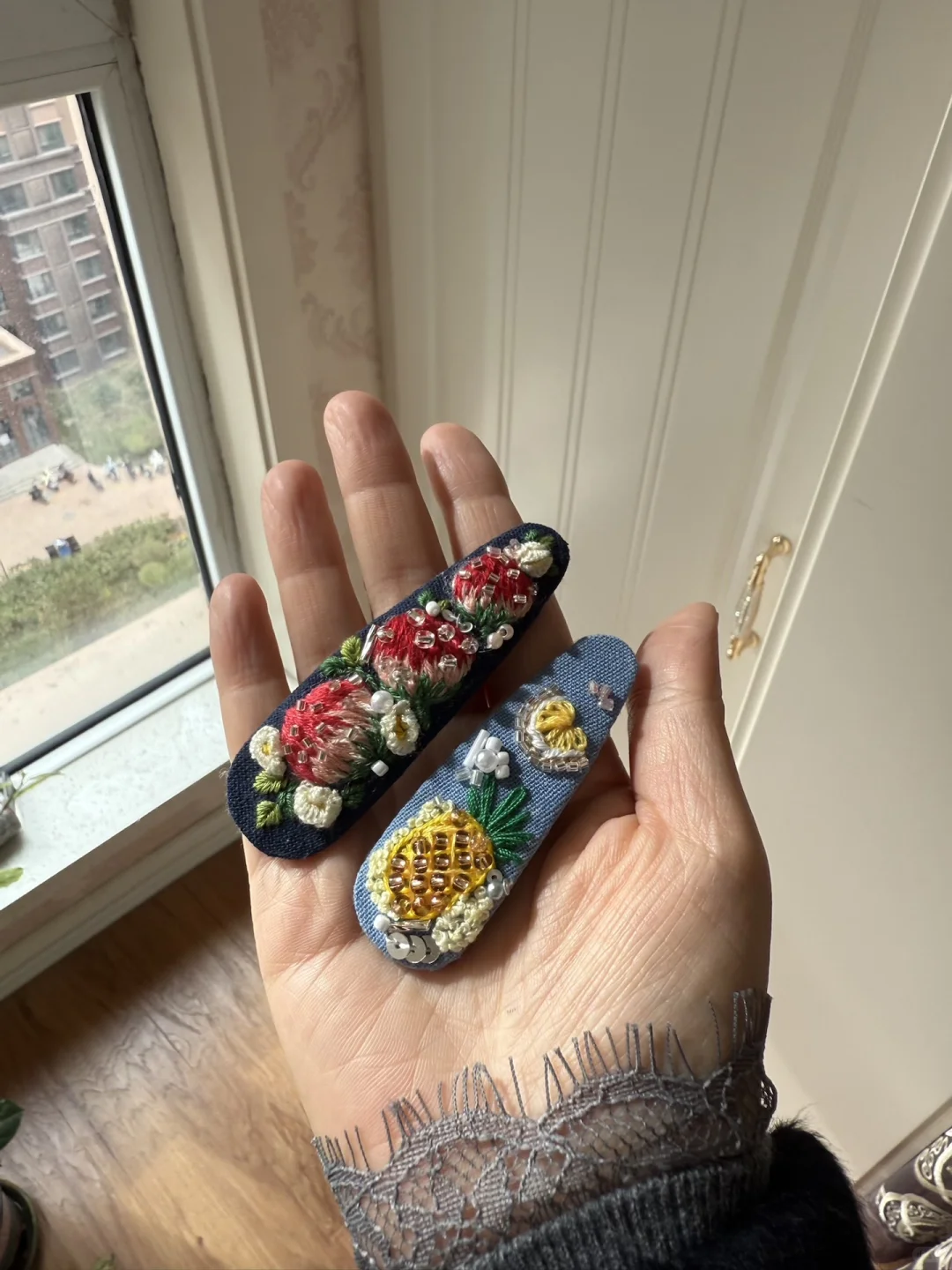 自学刺绣卖出了第一枚发卡?