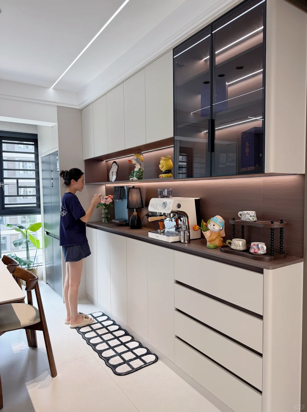 谁懂啊?我家餐边柜配色也太好看了吧！