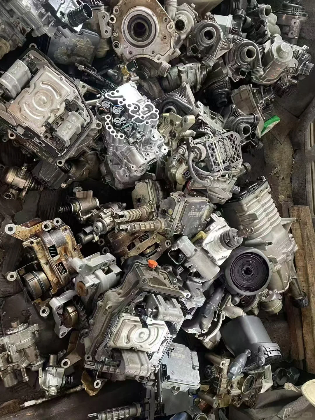 高价回收汽车旧件