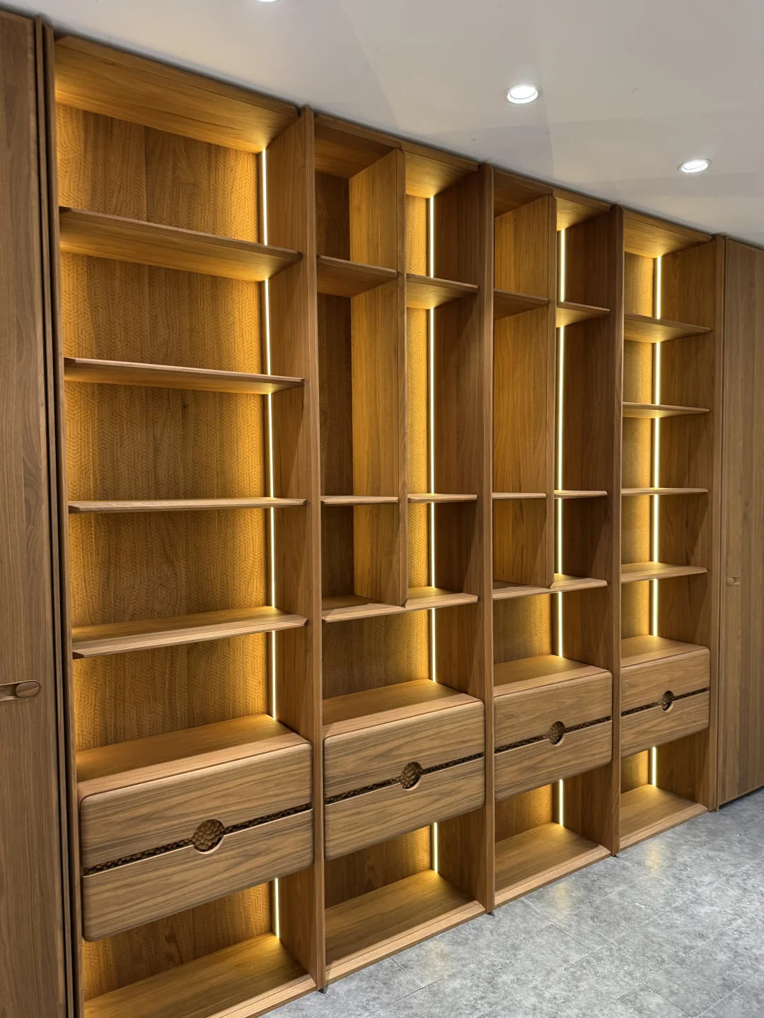 惊爆价！?北京全屋定制纯实木899一投影