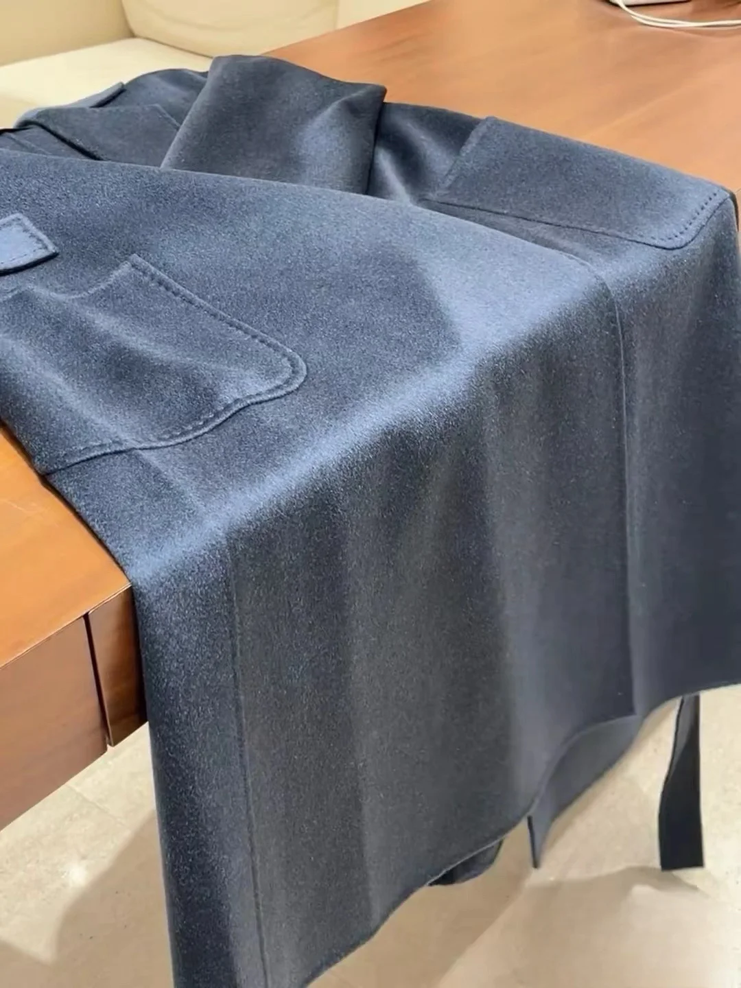 ?镇店之宝?墨蓝羊绒大衣?