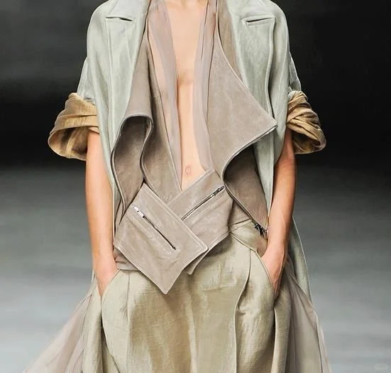 灵感笔记 | 不对称立体剪裁与面料质感