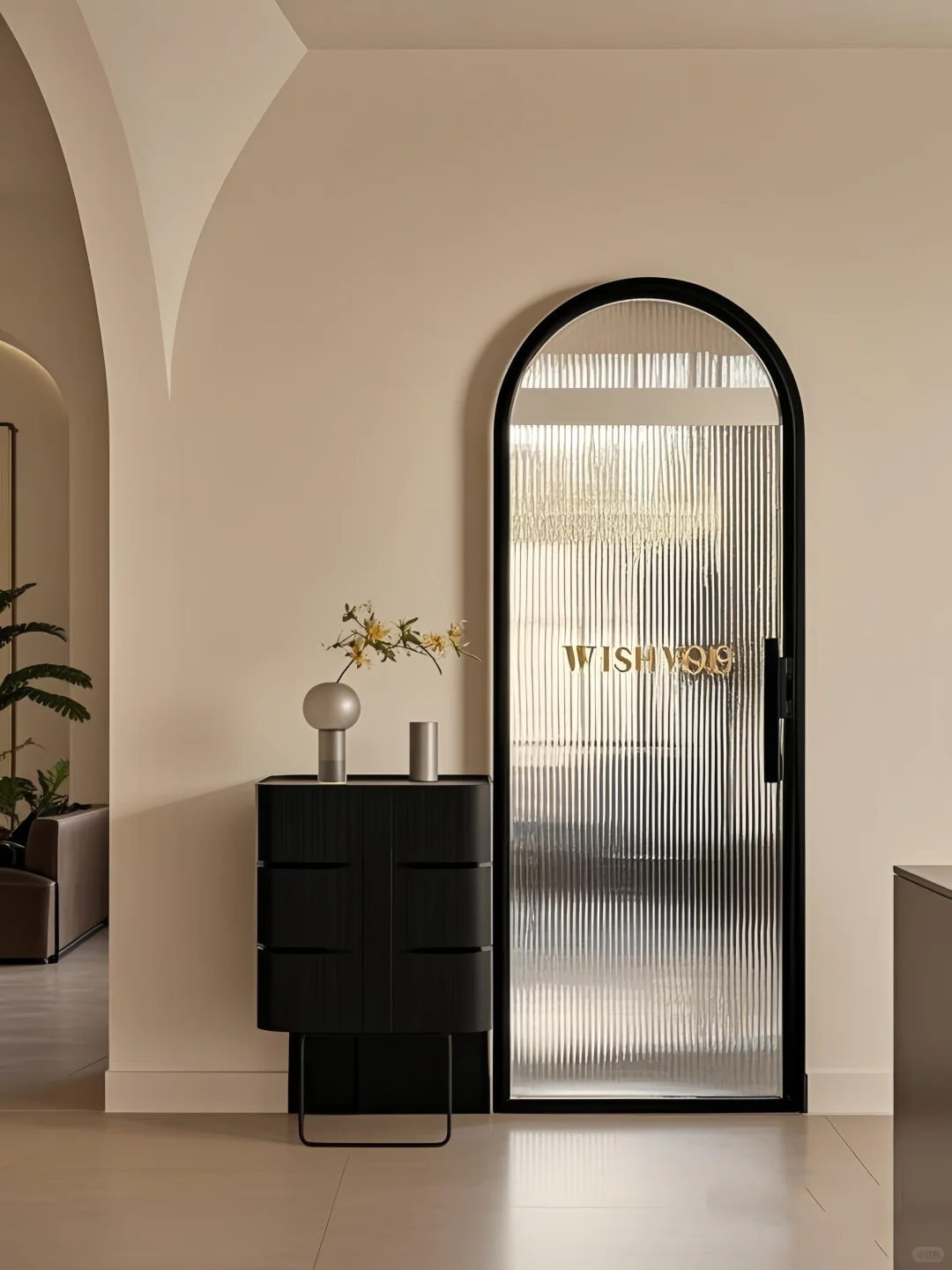 室内背景图）礼貌拿图