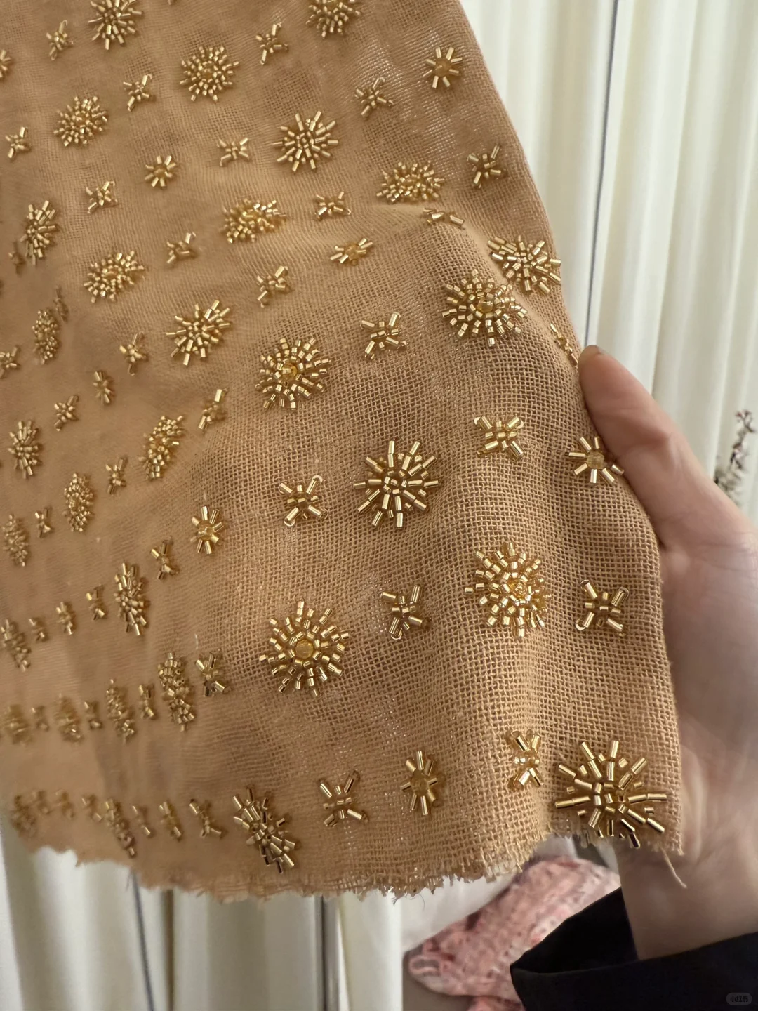 25春夏！优雅贵气金色薄纱后工艺面料