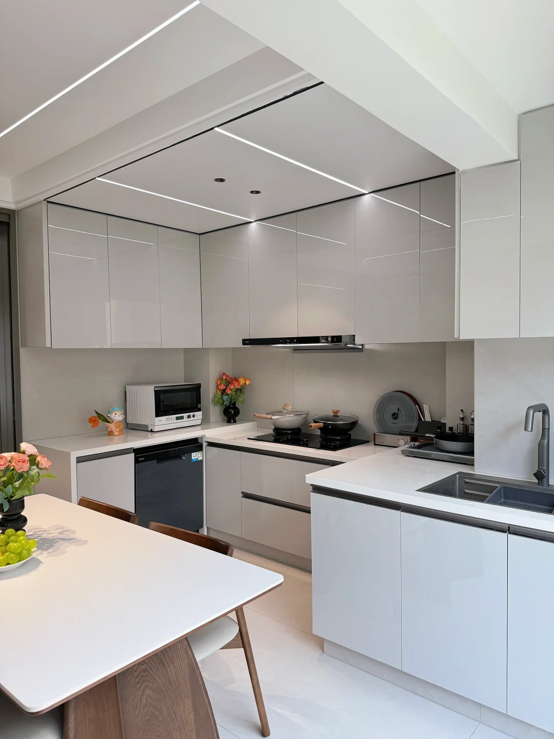 谁懂啊?我家餐边柜配色也太好看了吧！