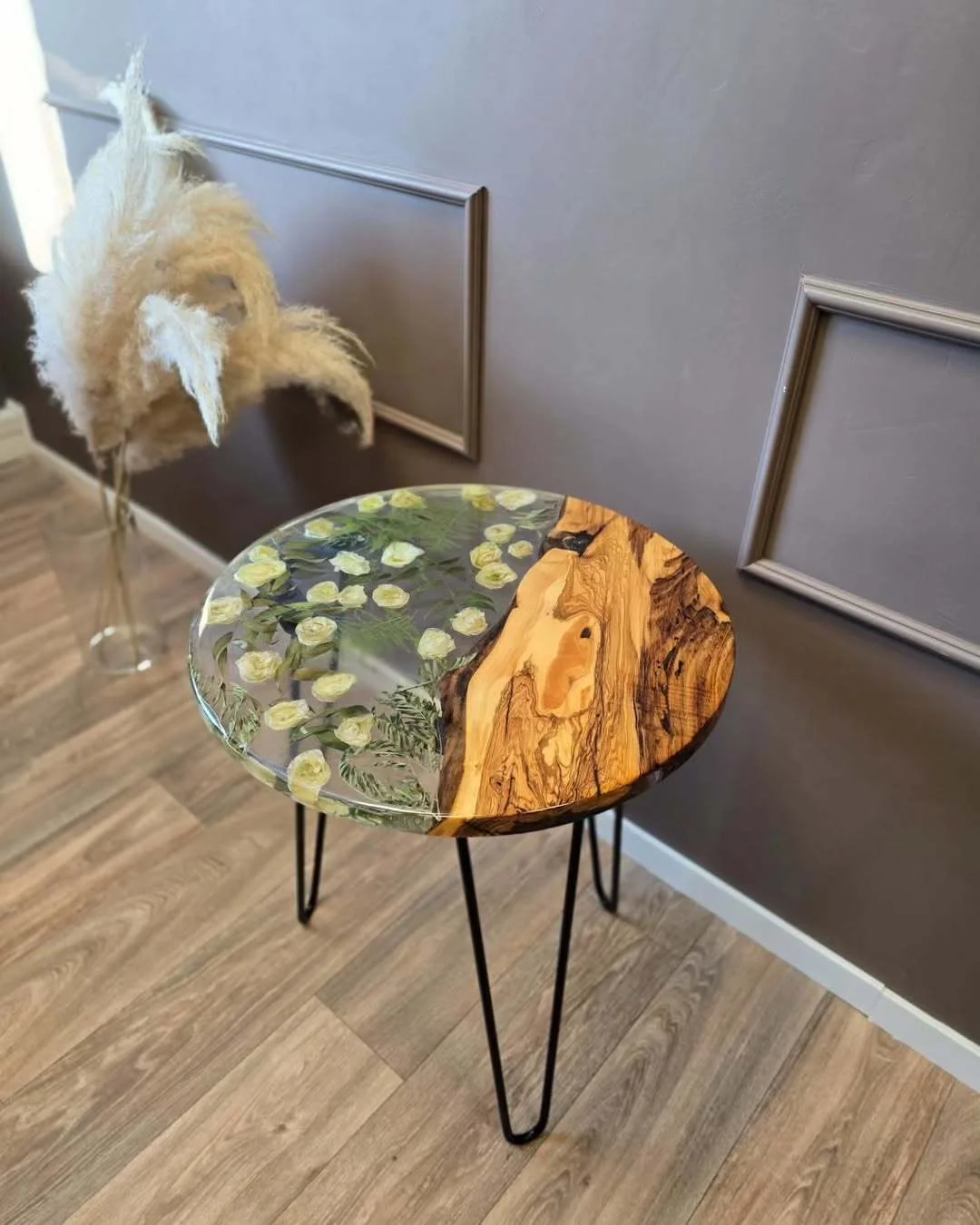 一眼就被这款树脂鲜花茶几惊艳到了！
