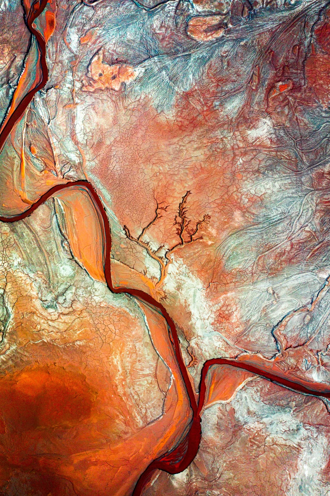 辽阳尾矿红色脉络