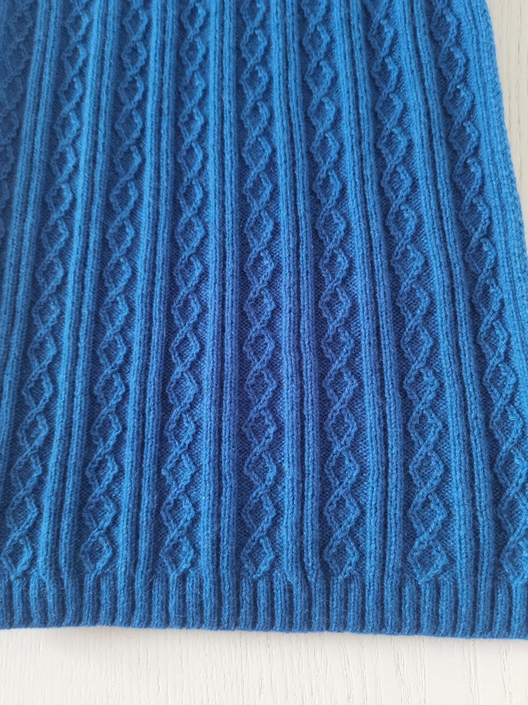 美哒哒宝石蓝羊绒围巾！分享两侧不卷边技巧