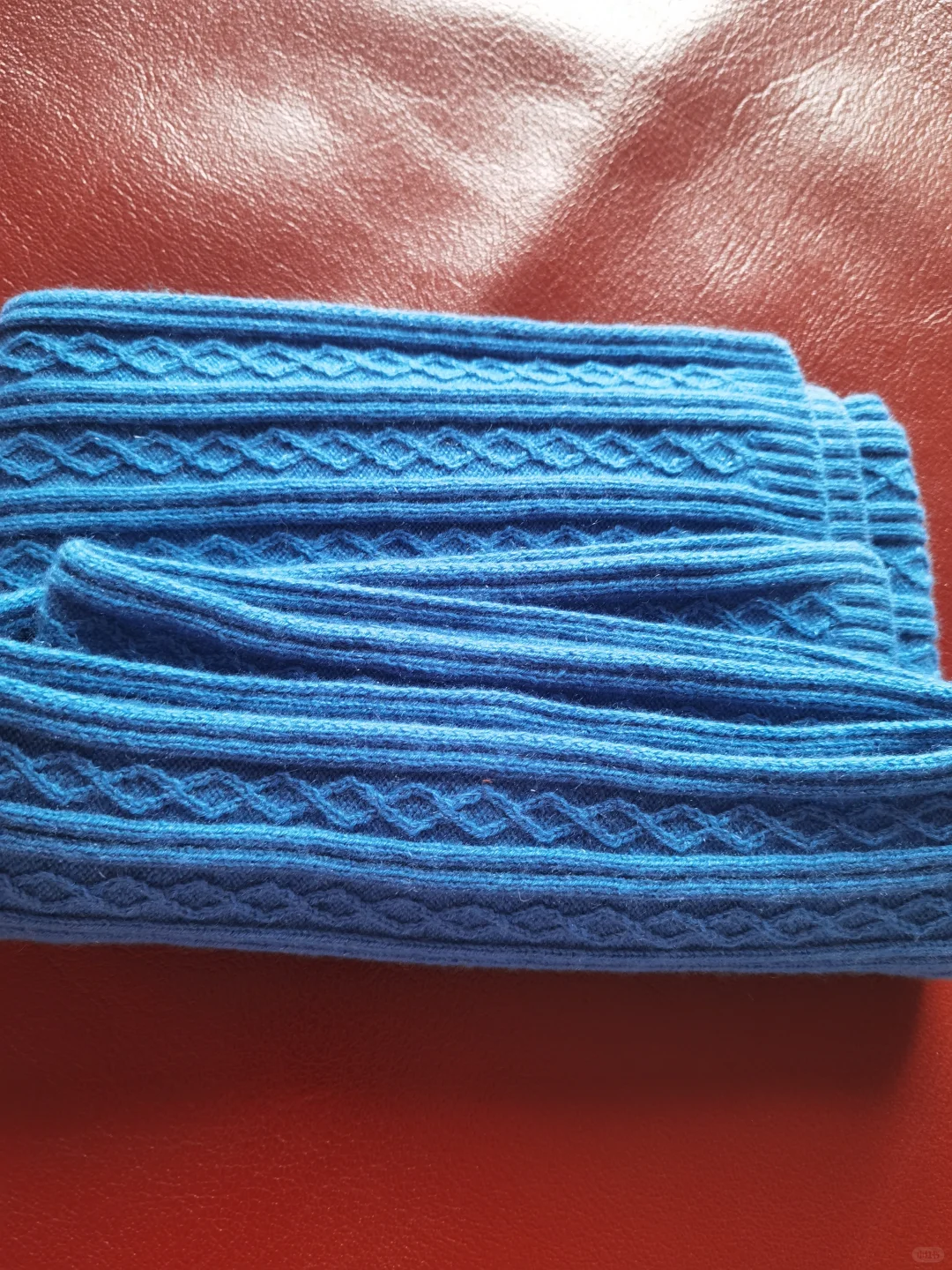 美哒哒宝石蓝羊绒围巾！分享两侧不卷边技巧