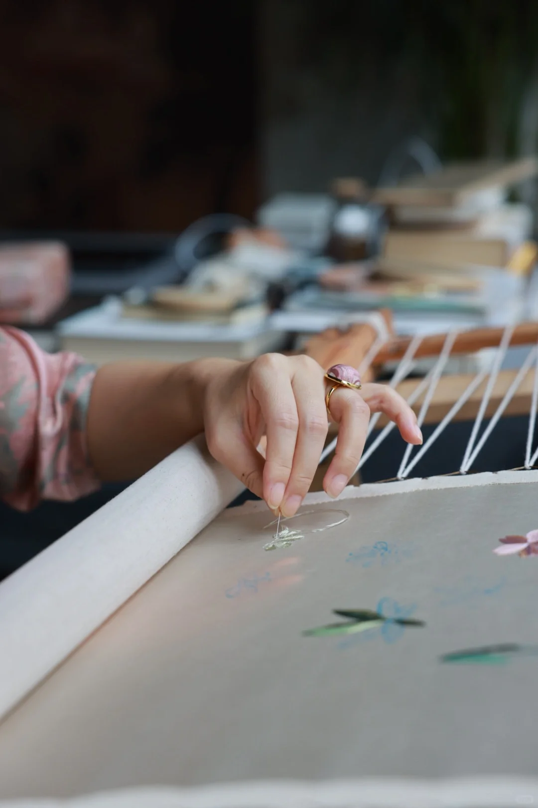 刺绣｜时间里升起与沉默的细节