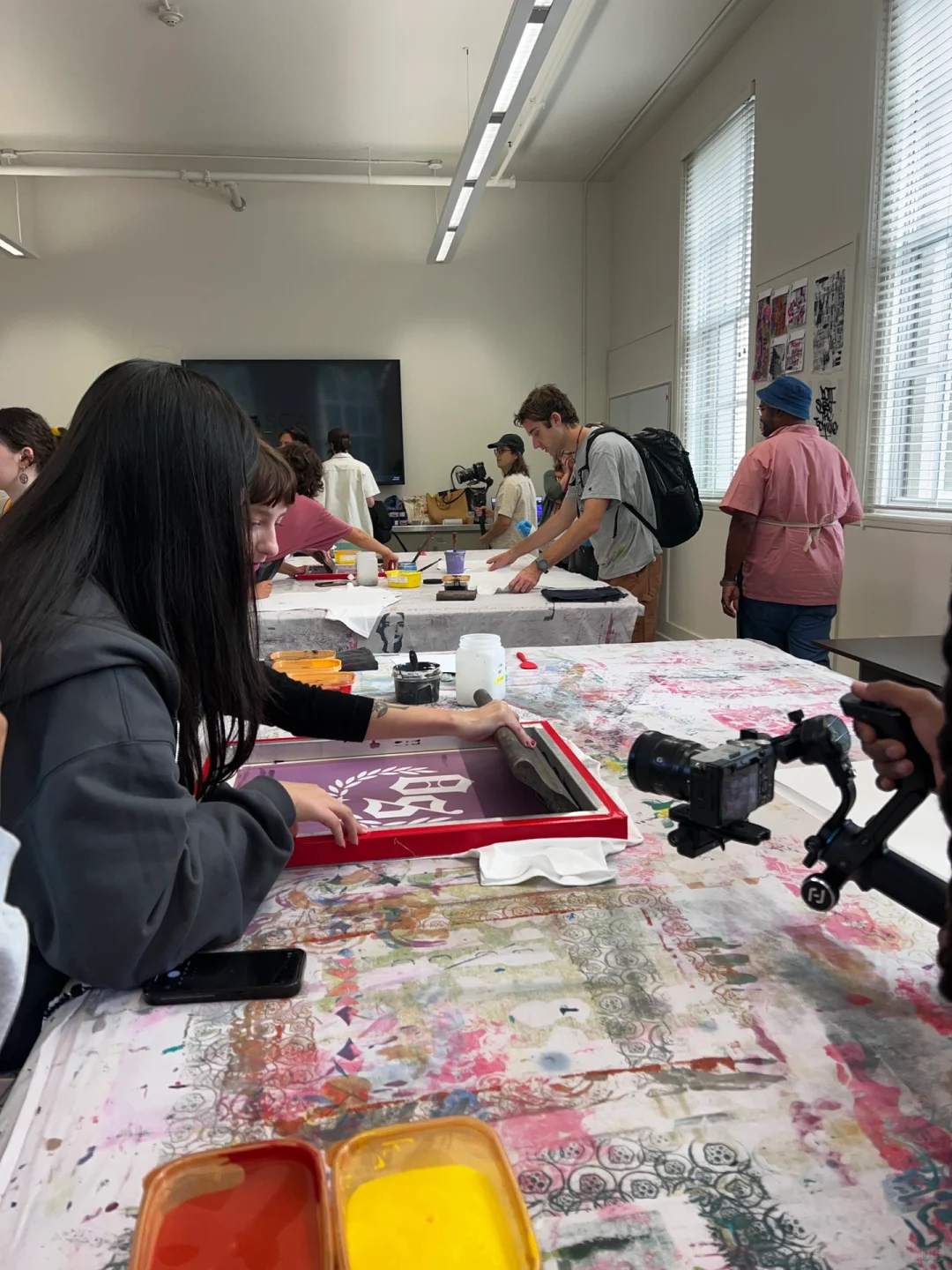 穿自己设计制作的丝网印和热转印T恤