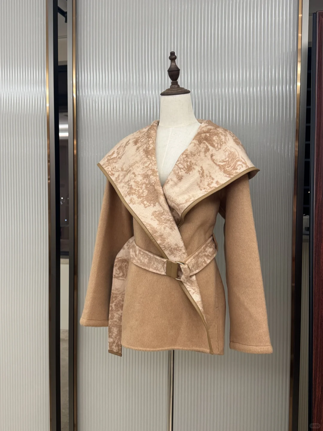 围巾还可以绑在腰上呀