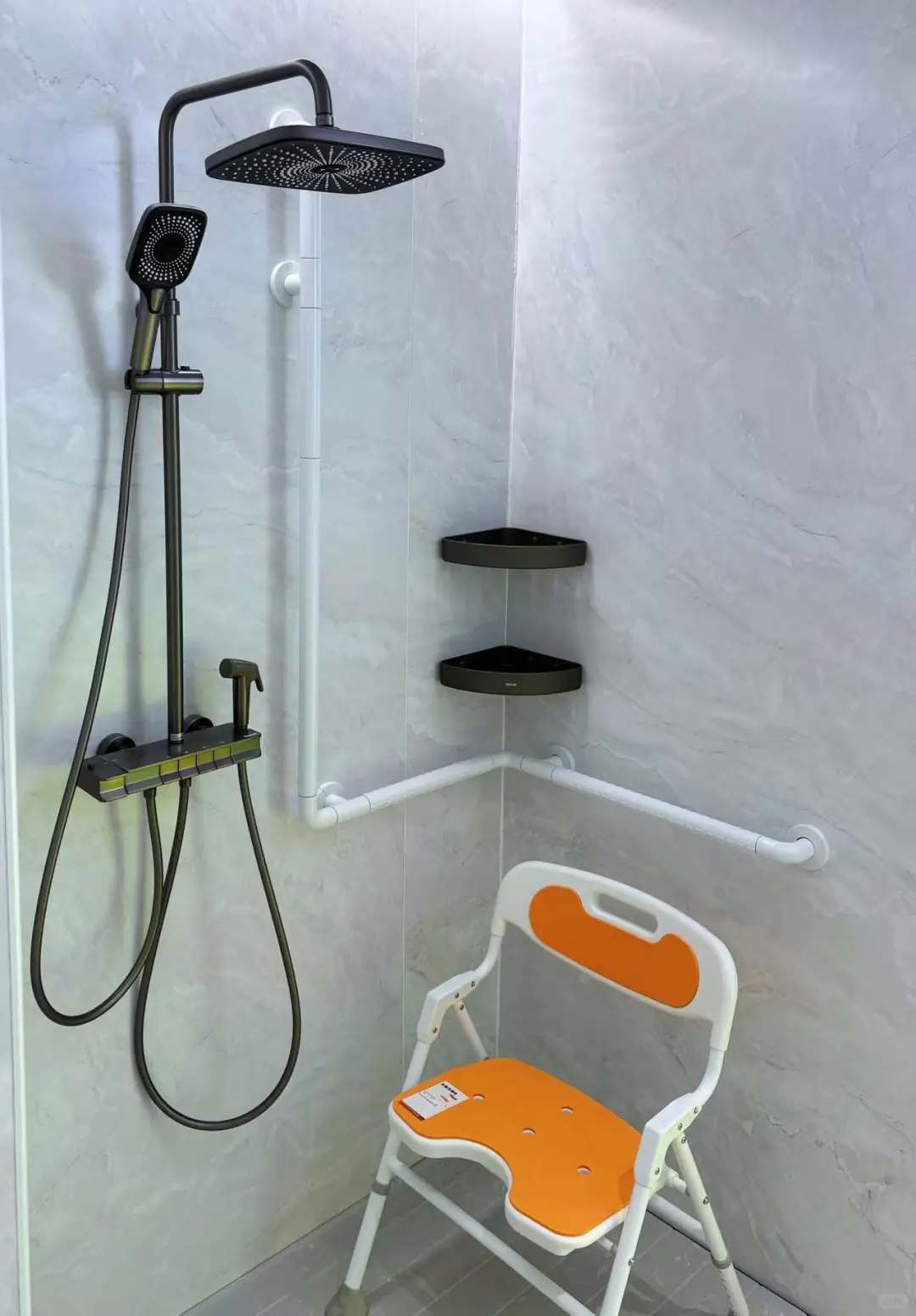 老年人的淋浴间应该这样装