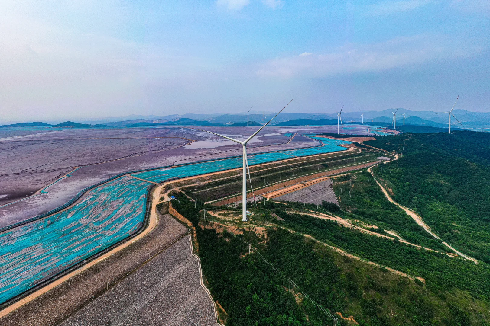 辽阳尾矿红色脉络