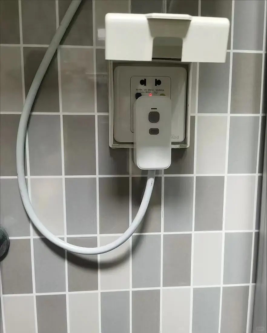 电热水器电路故障导致插头插座烧坏