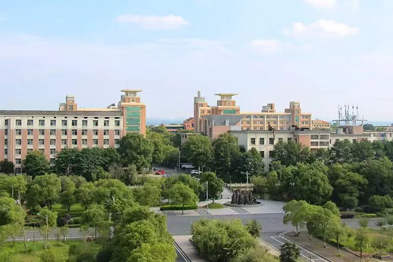 新能源职大的校园环境简直是太爱了(●♡∀♡