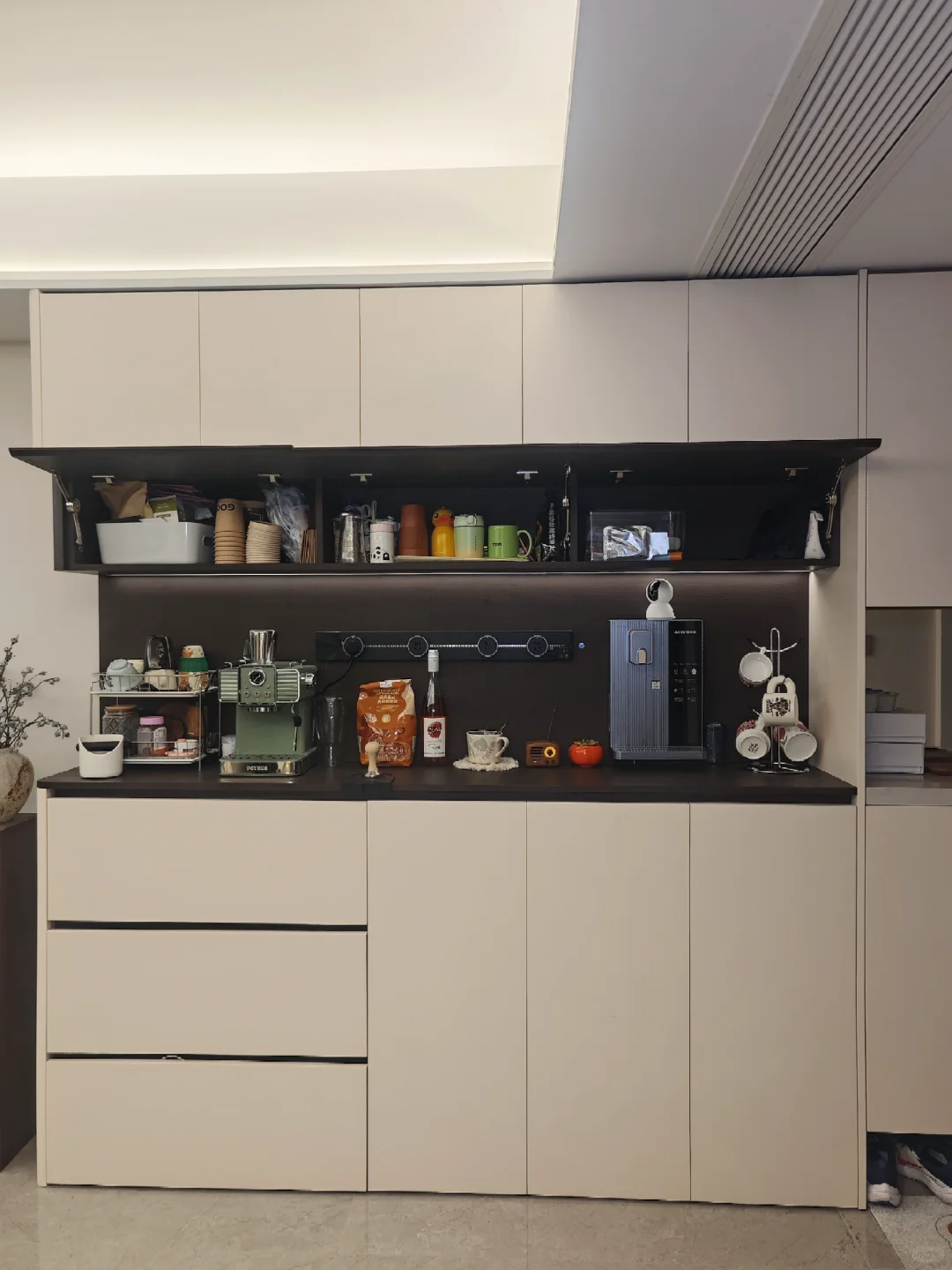 柜门一关，谁也不知道我是怎么喝水的