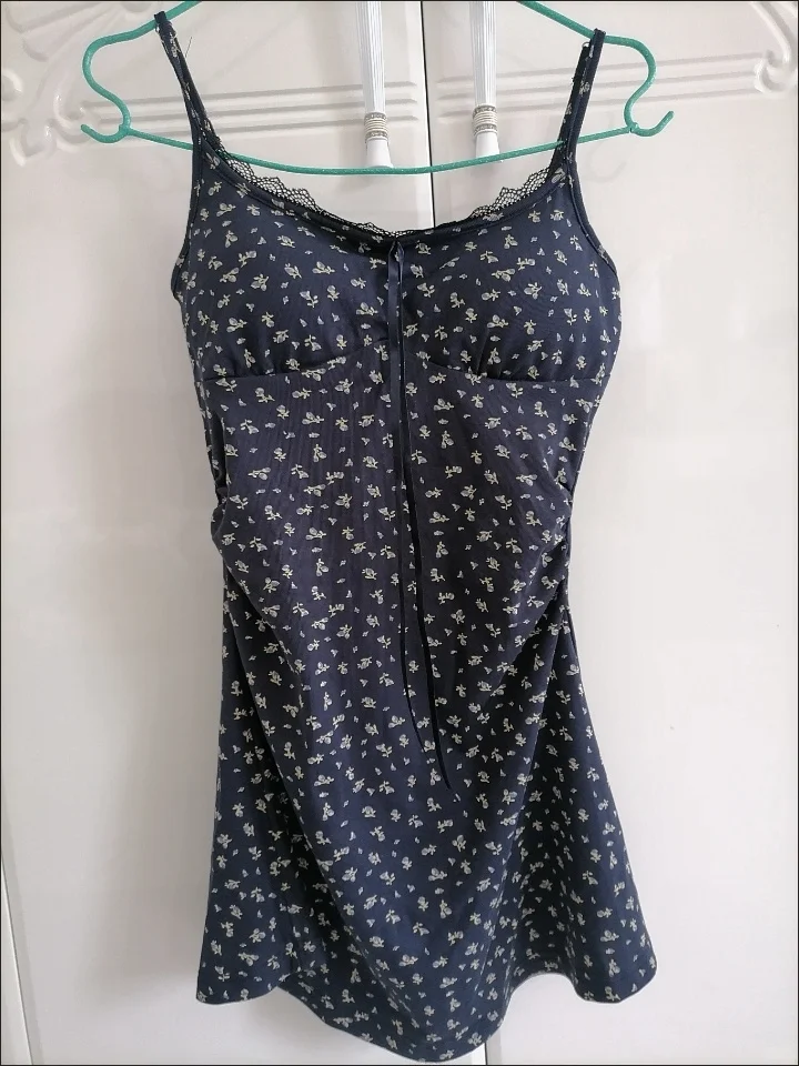 有胸垫的连衣裙！立体剪裁显瘦10斤?