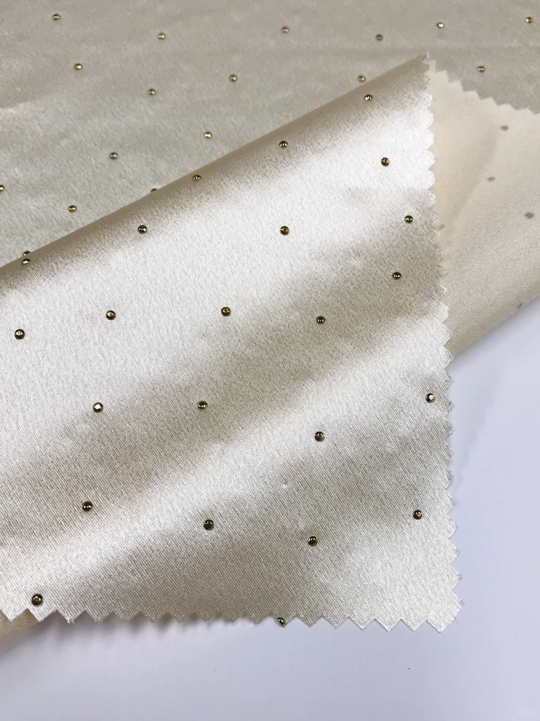 缎面烫钻面料｜雅奢主张