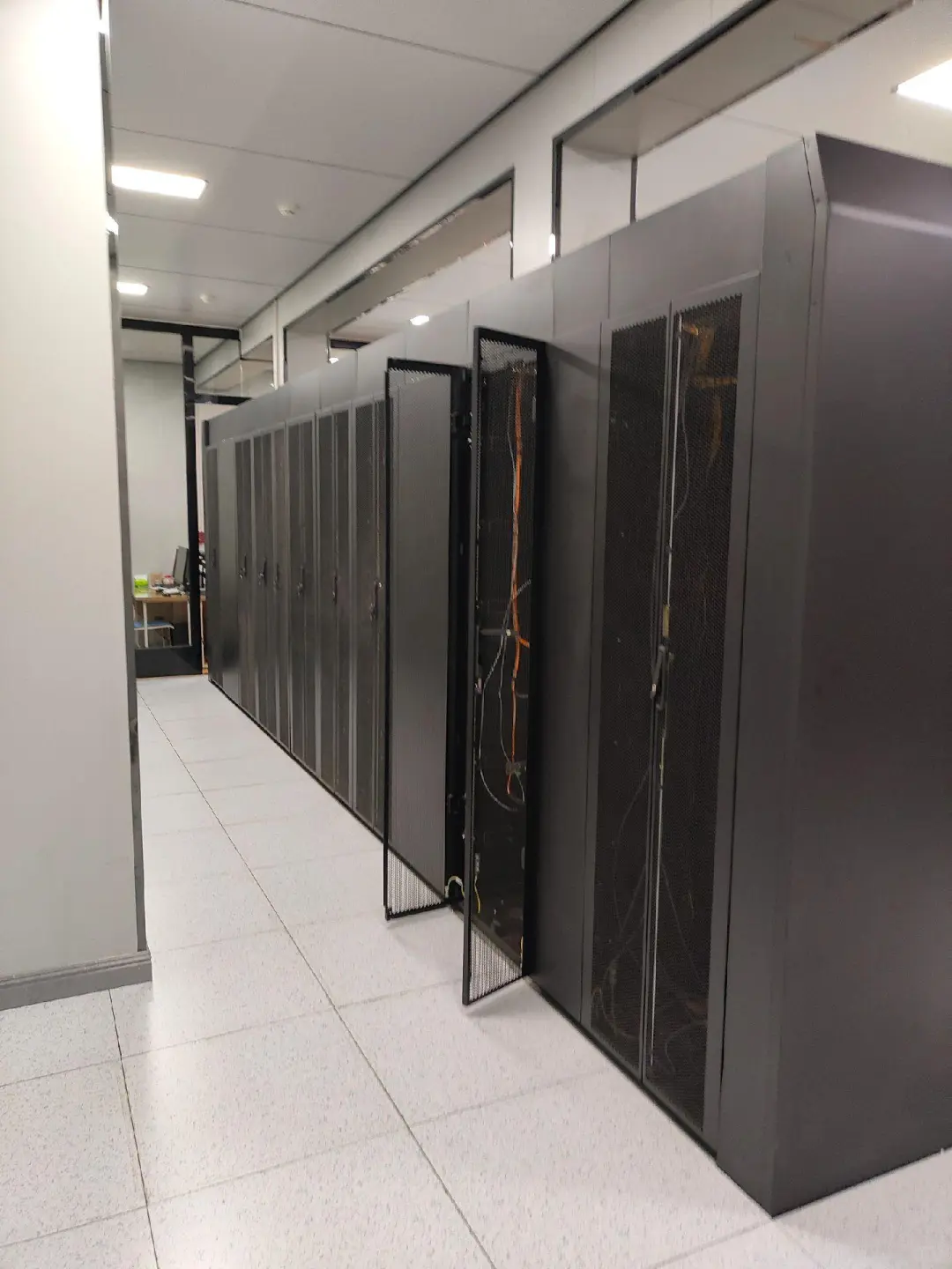 监控摄像头上门安装服务，弱电综合布线，门禁