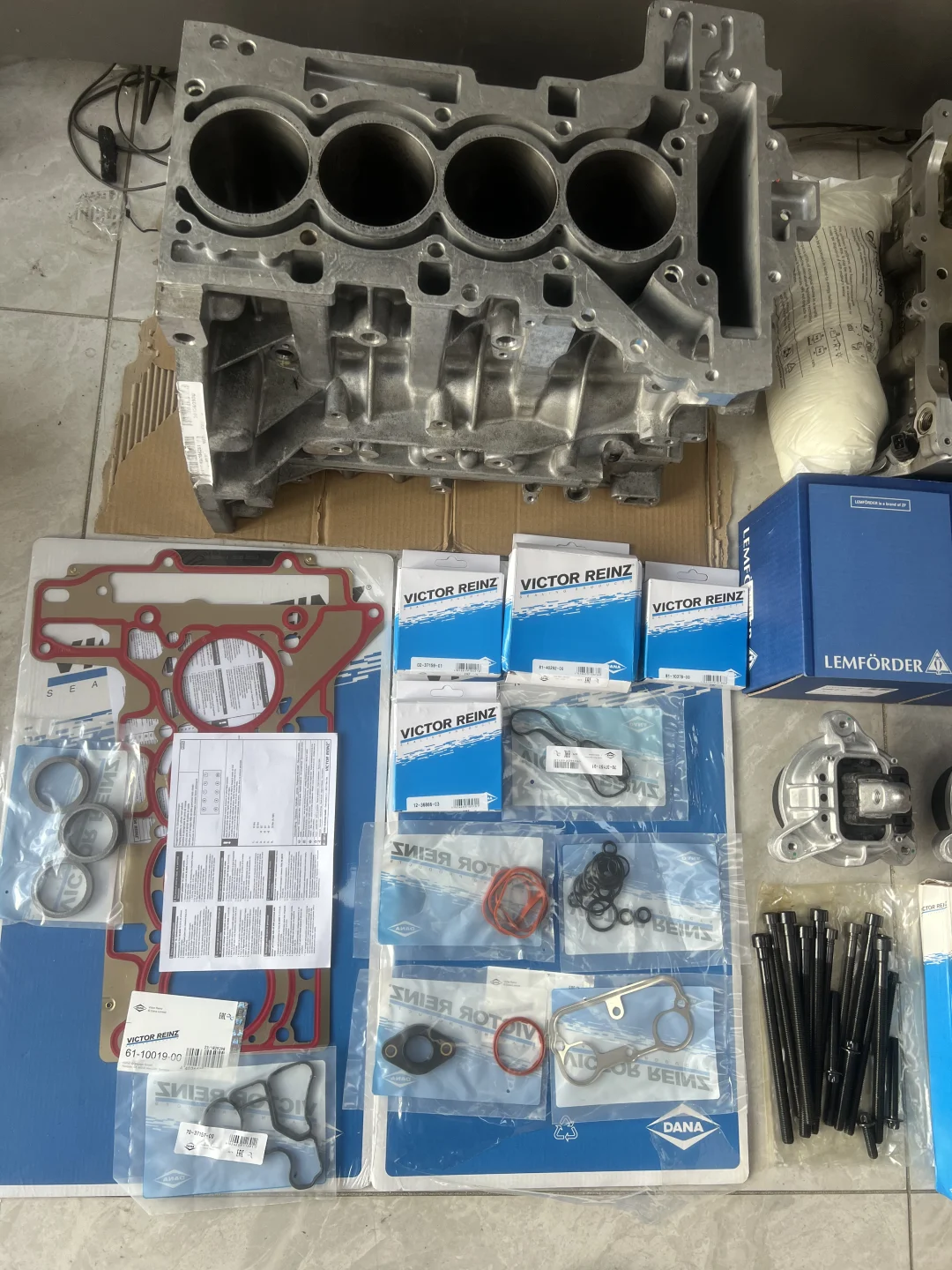 宝马N20发动机大修整备配件