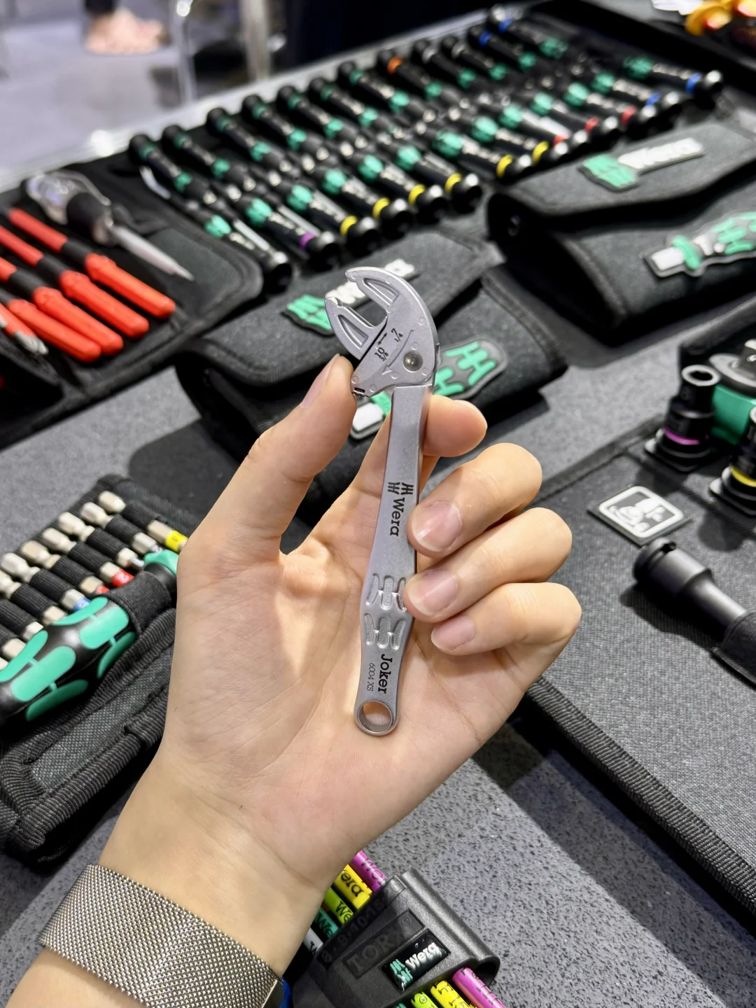 长这样的活扳手还真是没见过…