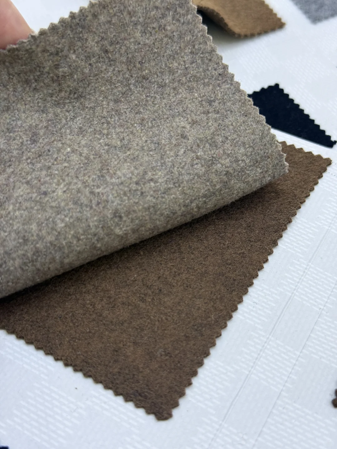 羊毛双面绒面料，细腻温暖的质感