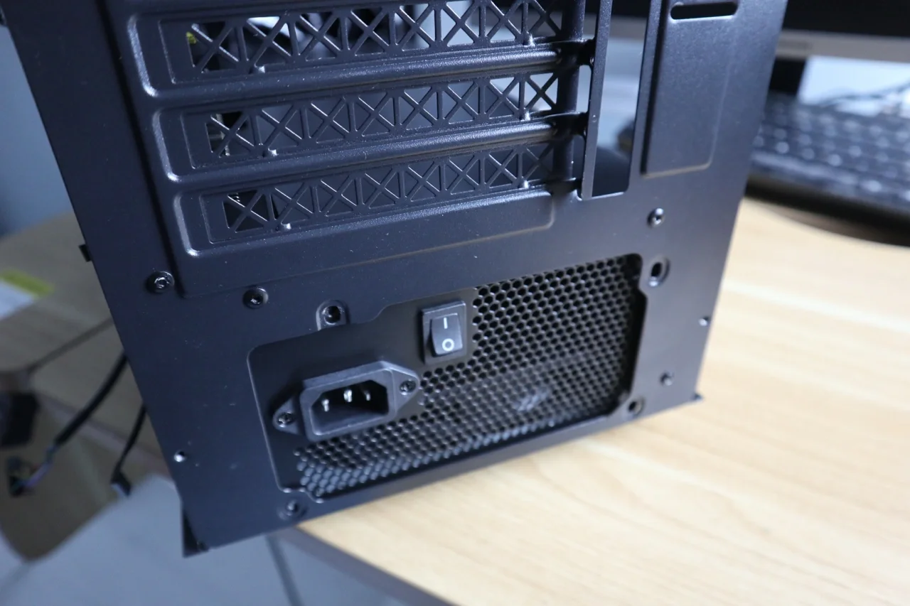 性能和安静的代表者，安耐美白金500W电源