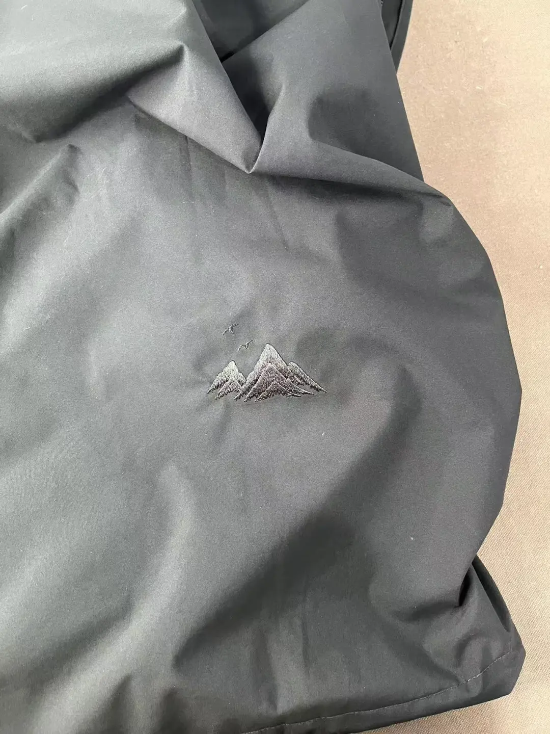 衣服破洞刺绣小山峰修补