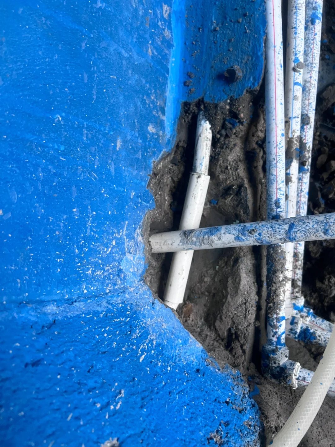 泥工做防水翻车